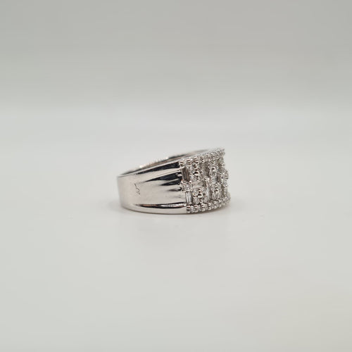 Bague 53 Bague or blanc sertie de diamants baguettes et ronds 58 Facettes