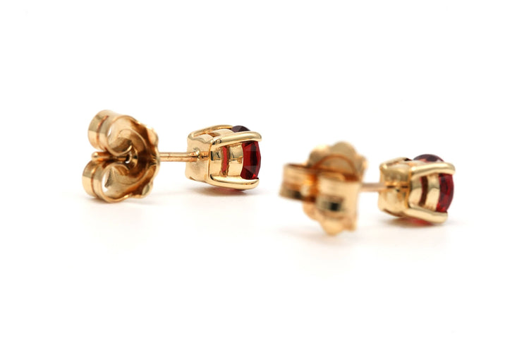 Boucles d'oreilles Boucles d'oreilles contemporaines serties de grenats en or jaune 18 carats 58 Facettes B789