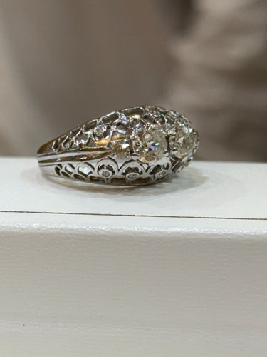 Bague ancienne ajourée en or blanc et diamants