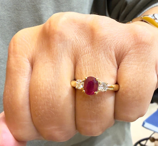 Bague en or jaune rubis et diamants