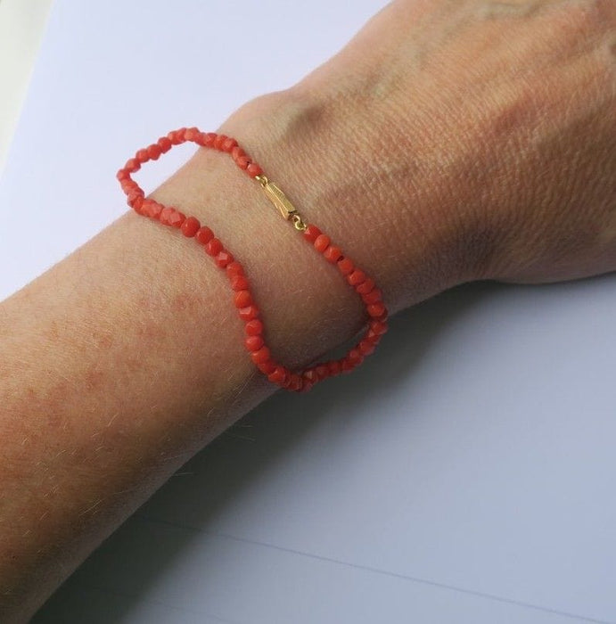 Bracelet Bracelet XIXe corail facetté fermoir or rose 58 Facettes