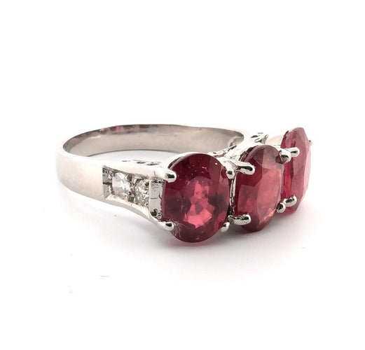 Bague 56 Bague en platine avec rubis et diamants 58 Facettes