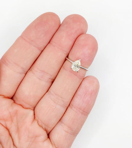 Bague solitaire or blanc et diamant Fancy Light Yellow, certificat AIG