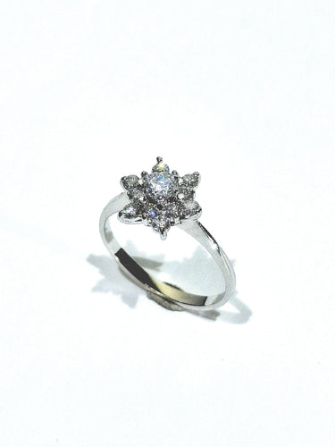 Bague 54 Bague étoile or blanc et diamants 58 Facettes