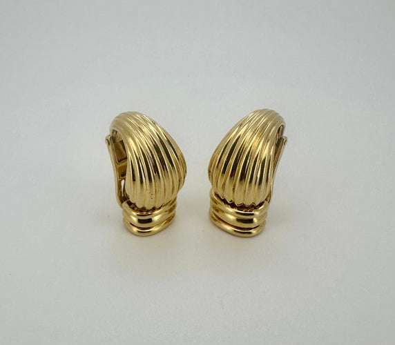 Boucles d'oreilles O.J. Perrin - Paire de boucles d’oreilles clips godronnées 58 Facettes