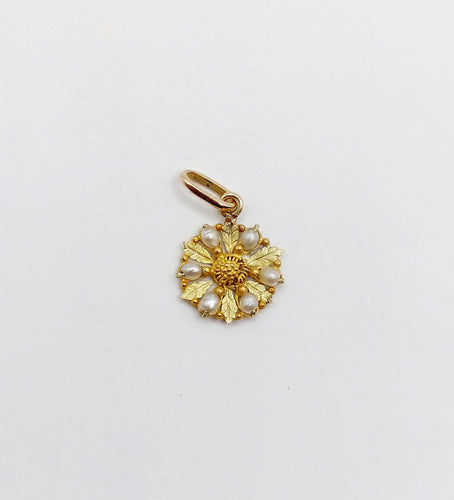 Pendentif Pendentif fleur antique en or 18k et perles (circa 1900) 58 Facettes A06540