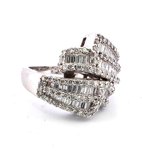 Bague 54 Bague en or blanc avec diamants 58 Facettes