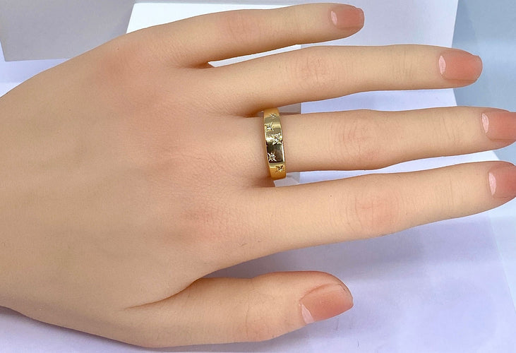 Bague 52 Bague en or jaune 18 carats sertie de 5 diamants 58 Facettes AB562