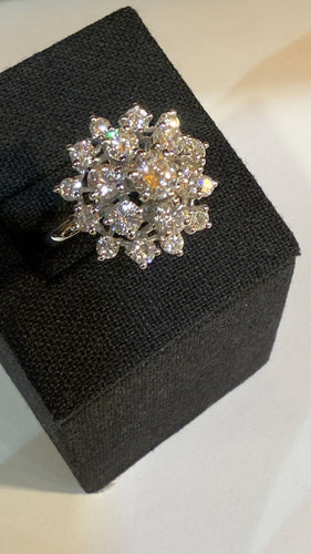 Bague 54 Bague ancienne en or blanc 18 carats et diamants 58 Facettes