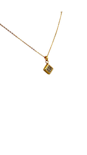 Collier en or jaune avec pendentif , diamants taille princesse