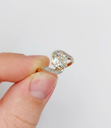 Bague 54.5 Bague tourbillon antique en or 18k et platine, diamants taille ancienne 1,35 carat 58 Facettes A06442