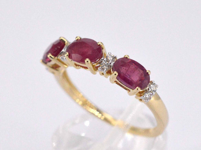Bague Bague en or avec diamants et rubis 58 Facettes 2125