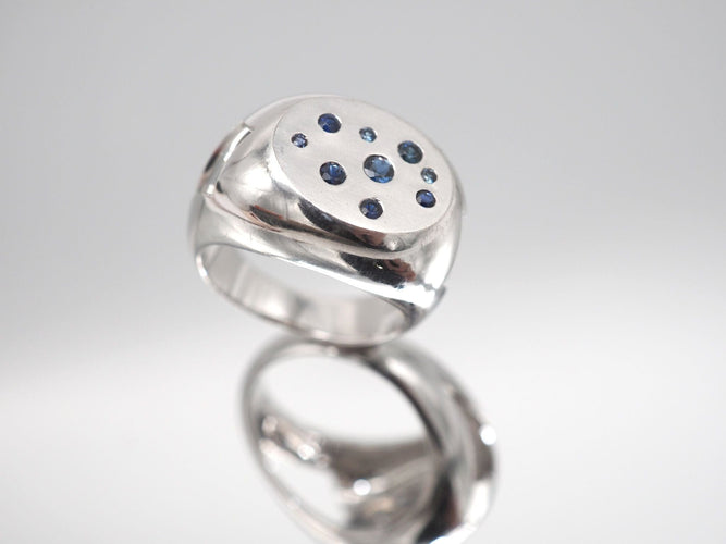 Bague or blanc 750 saphirs