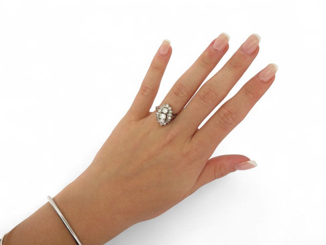 Bague 52 bague marquise sertie de 19 diamants 1.36ct t52 en or blanc 18k 5.4gr 58 Facettes 269602