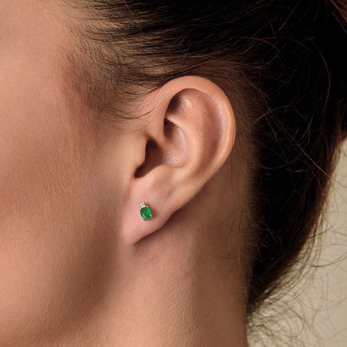 Boutons d'oreilles en or gris, diamants et petites émeraudes ovales facettées