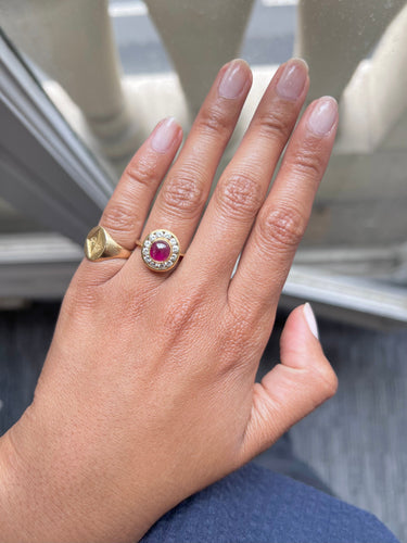 Bague 52 Bague en or jaune rubis et diamants 58 Facettes