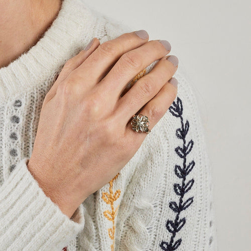 Bague Bague vintage fleur diamants or jaune et blanc 58 Facettes