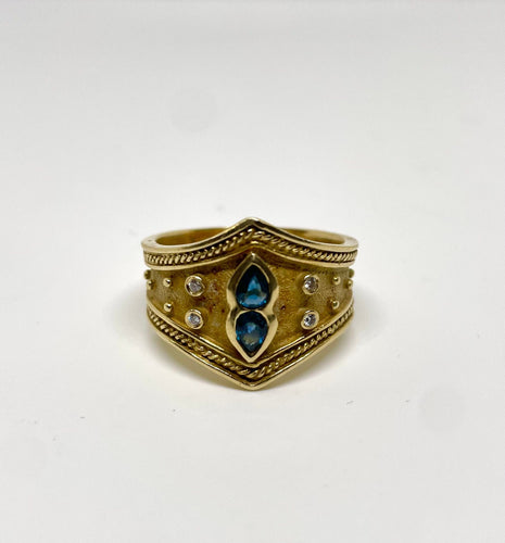 Bague 59 Bague byzantine en or jaune 18k saphirs et diamants 58 Facettes