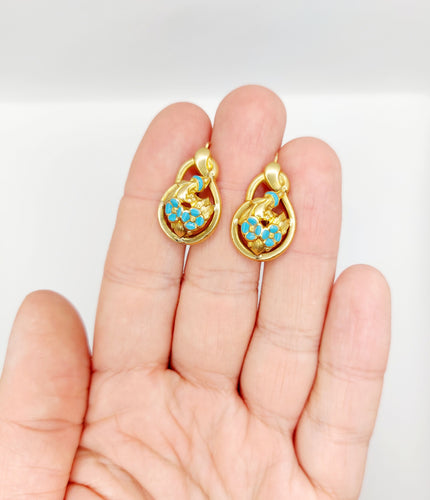 Boucles d'oreilles Dormeuses victorienne or 18k fleurs et émail bleu (circa 1890) 58 Facettes A06049