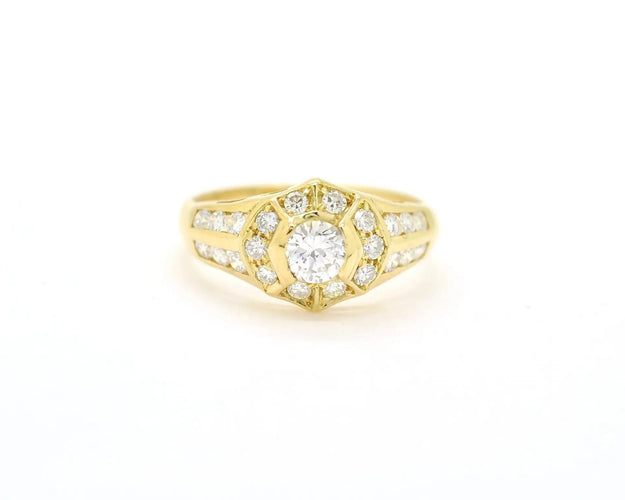 Bague Bague en or jaune avec un diamant central de 0,55 ct et des diamants d'accompagnement 58 Facettes 12477