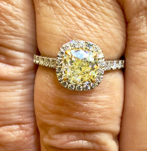 Bague 52 Solitaire en diamant jaune naturel fancy yellow certifié , or 18 carats 58 Facettes