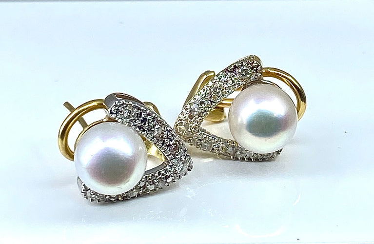 Boucles d'oreilles Boucles d’oreilles en or 18 carats, perles de culture et 14 diamants 58 Facettes AB390