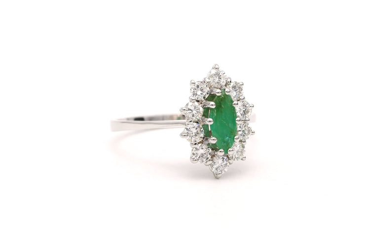 Bague 60 Bague contemporaine en or blanc 18 carats sertie d'une émeraude et de diamants "taille" brillant (+-0.6ct) 58 Facettes B596