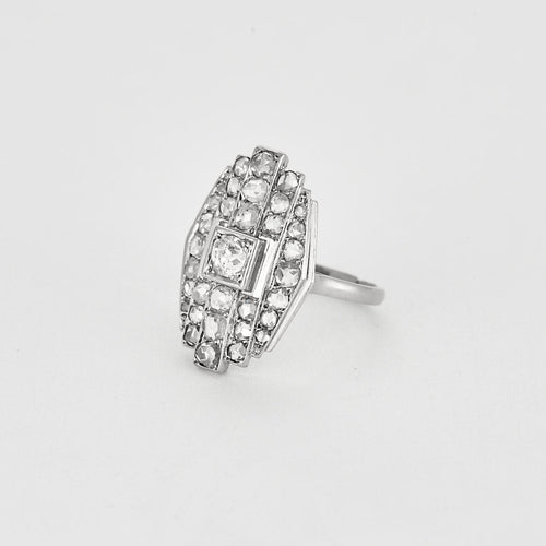 Bague Art déco en platine à motif géométrique et diamants