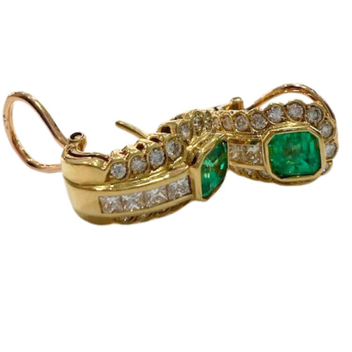 Boucles d'oreilles Boucles d'oreilles au design contemporain en or avec diamants et émeraude 58 Facettes Q289B