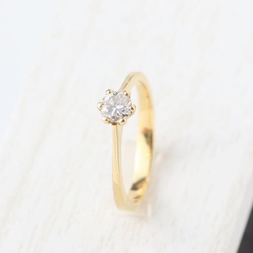 Bague solitaire en or jaune 18 carats avec diamant de 0,28 carat