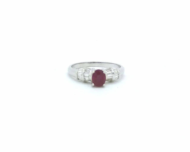 Bague Bague en or blanc avec rubis de Birmanie de 0,70 ct et diamants 58 Facettes 6163