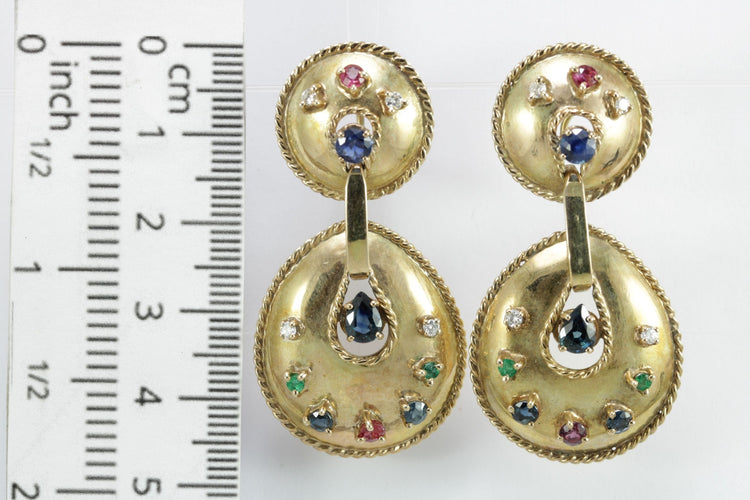 Boucles d'oreilles Boucles d'oreilles vintage en or jaune serties de diamants, saphirs, émeraudes et rubis 58 Facettes 0402