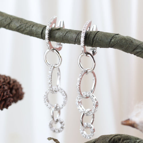 Boucles d'oreilles Boucles d'oreilles en or blanc avec diamants taille brillant 58 Facettes 159/24Z