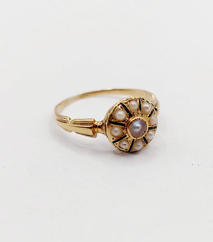 Bague 53 Bague cible antique or jaune 18k perles et émail noir (circa 1900) 58 Facettes A06001