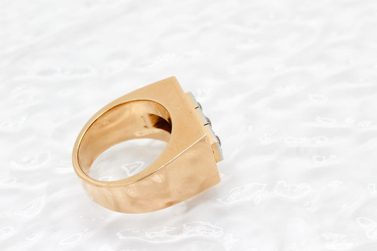 Bague Chevalière or jaune et diamant - c 1920 58 Facettes 250301