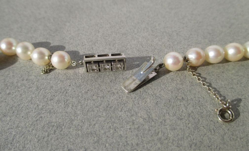 Collier Collier de grosses perles de culture Akoya Fermoir or blanc et Diamants 58 Facettes