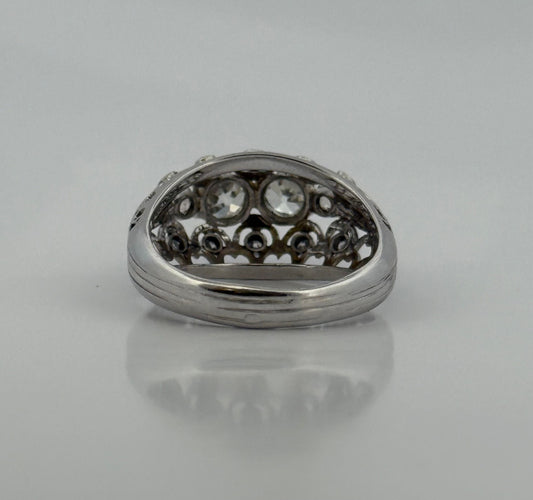 Bague ancienne ajourée en or blanc et diamants