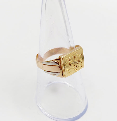 Bague 55.5 Bague chevalière antique fleurs finement ciselées en trois ors 18k 58 Facettes A06432