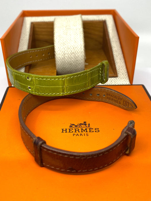 Montre Hermès  - Montre «  Kelly », cadran PM plaqué or, double tour cuir marron 58 Facettes AB453