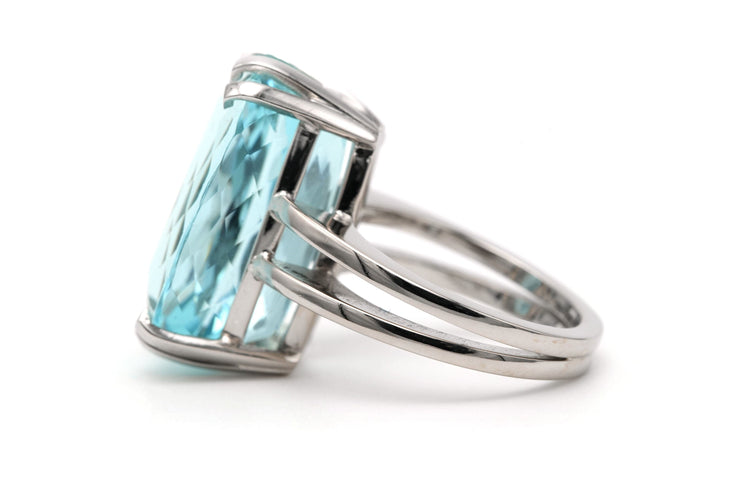 Bague 55 Bague contemporaine sertie d’une aigüe-marine en or blanc 18 carats 58 Facettes 23246