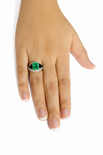 Bague 52 Bague Art Déco en platine ornée d'émeraudes, d'onyx et de diamants 58 Facettes 50306