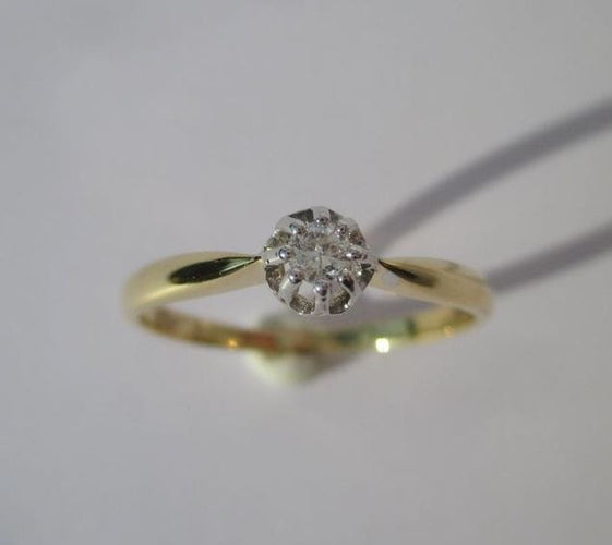 Bague 57 Bague solitaire deux ors, diamant taille brillant 58 Facettes