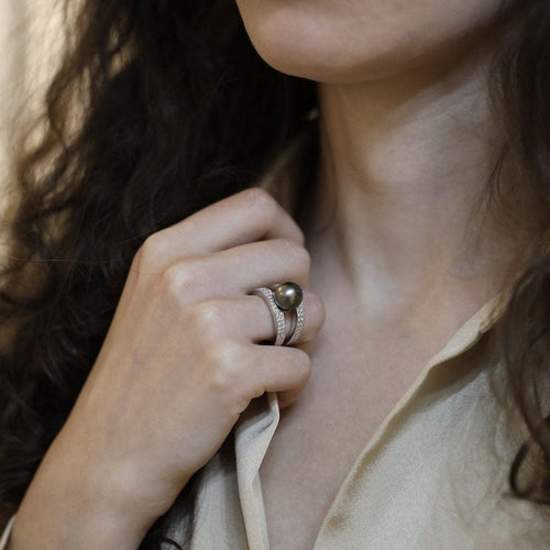 Bague 53 Bague en or gris 18K avec perle grise et 0,60 ct de diamants G-VS - Vers 2000 - Taille 53 58 Facettes FB10691