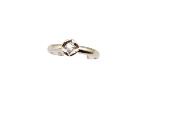 Bague 50 Bague solitaire fleur en or blanc et diamant 0,10 ct 58 Facettes 240183