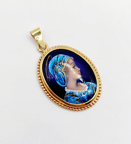 Pendentif Pendentif style Art Nouveau or jaune, plaque émaillée jeune fille, vintage 58 Facettes A05197