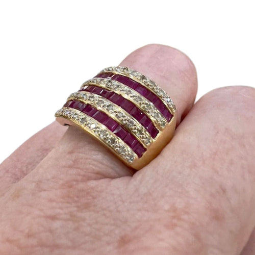 Bague SORTIJA DE DISEÑO CONTEMRPORÁNEO SIGLO XX de ORO 18 kts con DIAMANTES y RUBI 58 Facettes Q252B