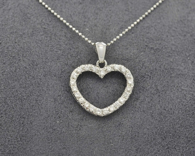 Collier Collier en or blanc 18 carats avec pendentif cœur et diamants naturels de 0,58 carat 58 Facettes 8871