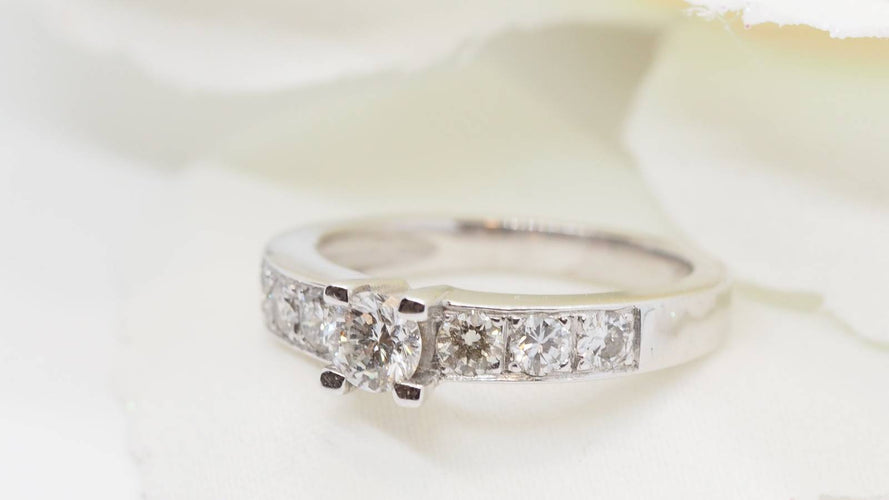 Bague 51 Bague de fiançailles en or gris et diamant 58 Facettes F4581