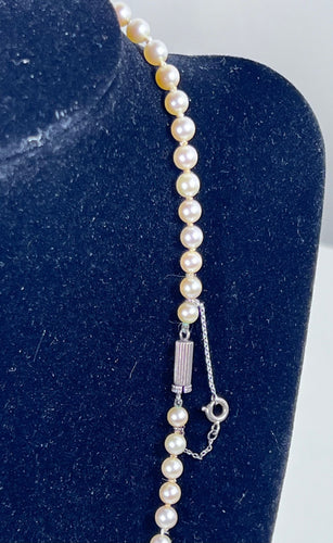 Collier 77 perles de culture blanches fermoir argent massif 53 cm