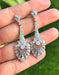 Boucles d'oreilles Boucles d'oreilles style Art Déco en platine avec diamants et saphirs 58 Facettes